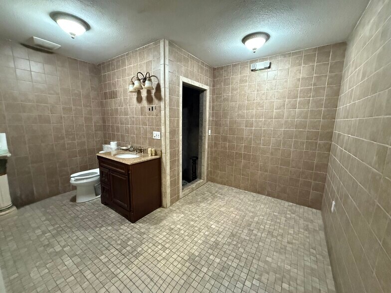 More Photos Of 12388 Starkey Rd, Largo Warehouse For Sale