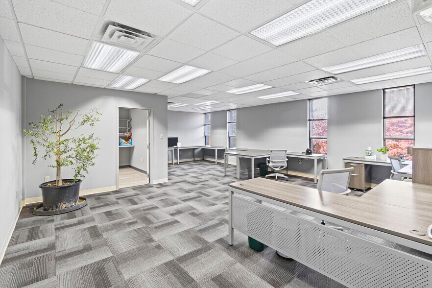 More Photos Of 716 N Bethlehem Pike, Lower Gwynedd Unknown For Lease