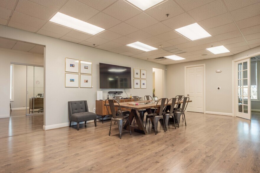 More Photos Of 2298 W Horizon Ridge Pky, Henderson Office For Lease