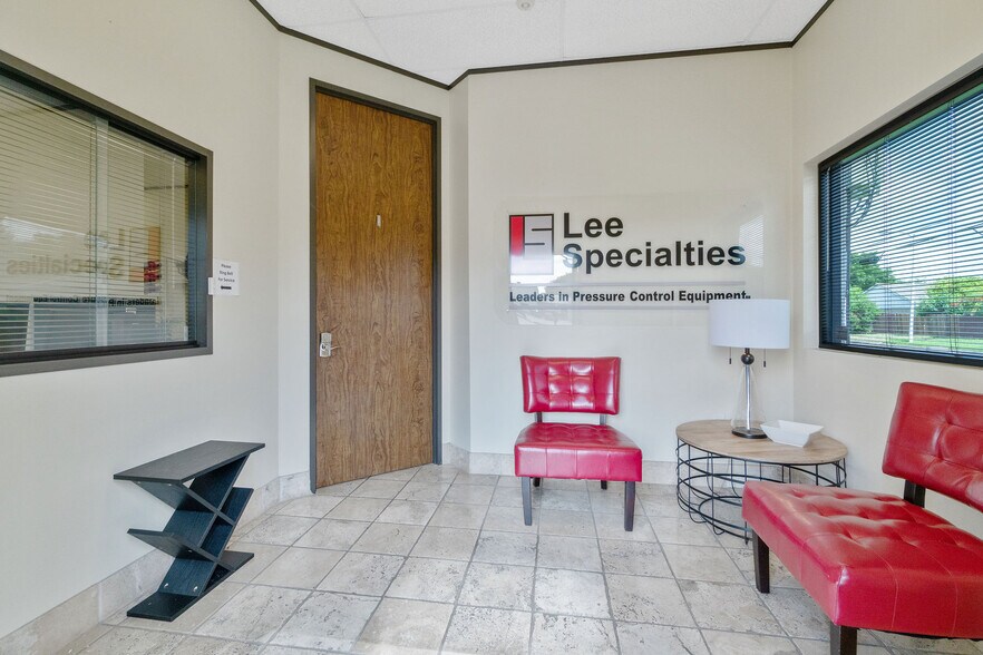 More Photos Of 5119 Hiltonview Rd, Houston Warehouse For Lease
