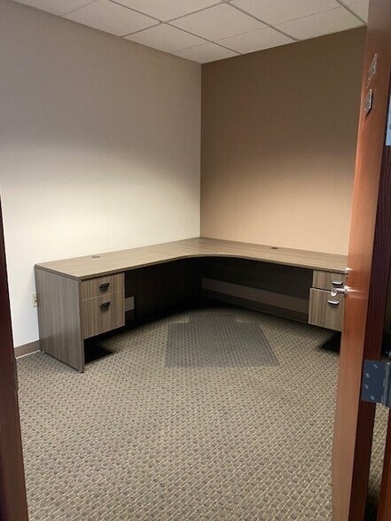 More Photos Of 413 29th St NE, Puyallup Loft Creative Space For Lease