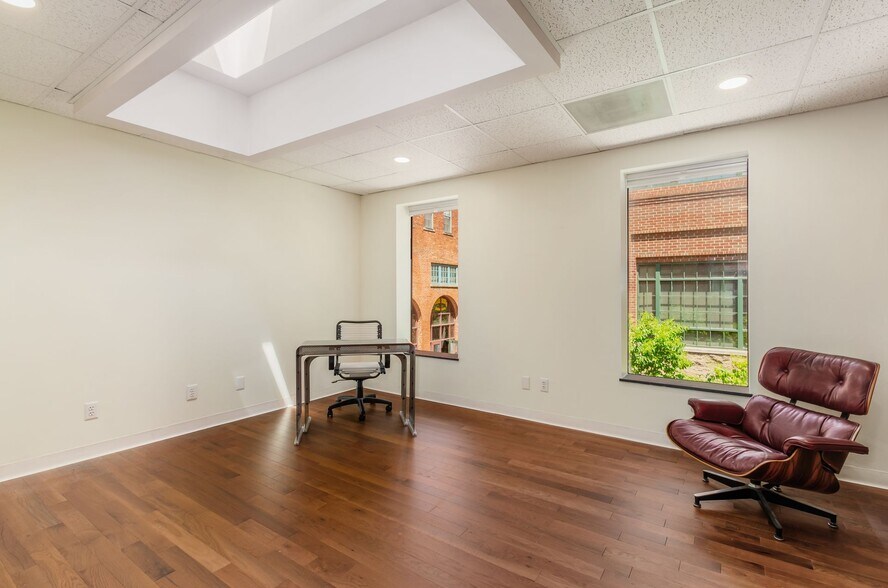 More Photos Of 503 S High St, Columbus Office For Lease