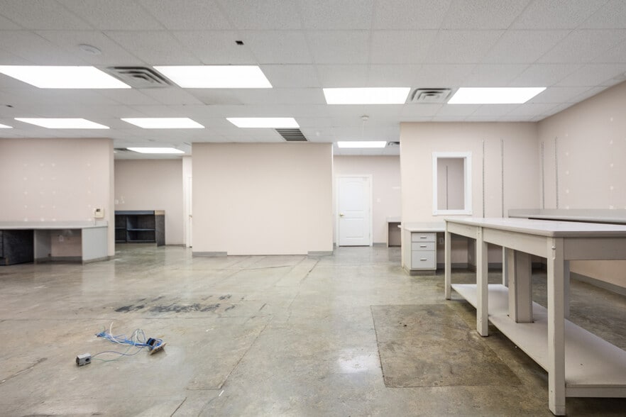More Photos Of 106 Abigayles Row, Scott Warehouse For Sale