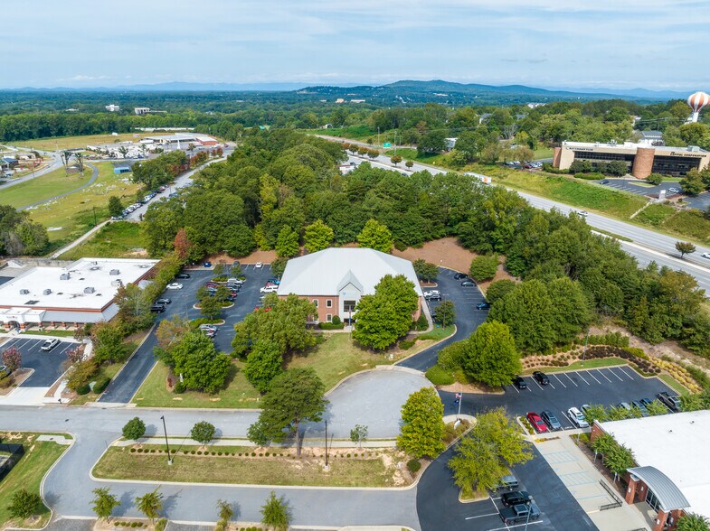 More Photos Of 47 Airpark Ct, Greenville Office For Lease