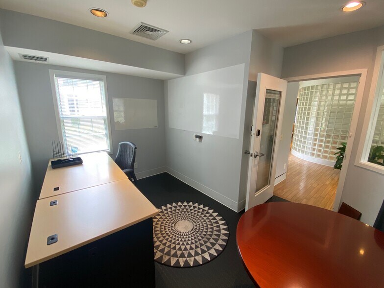 More Photos Of 11718 Bowman Green Dr, Reston Office Residential For Lease