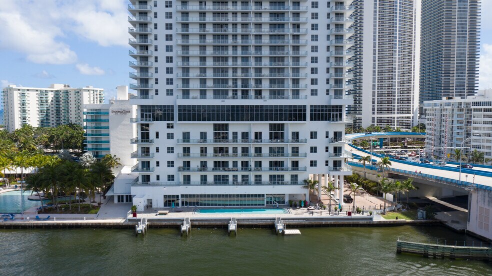 More Photos Of 4010 S Ocean Dr, Hollywood Hotel For Lease