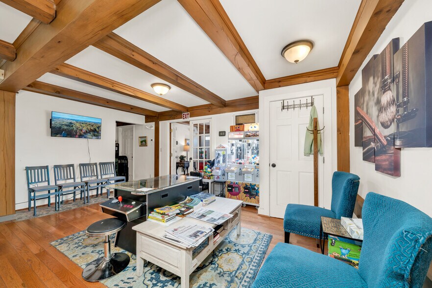 More Photos Of 58 Main St, Topsfield Office For Sale