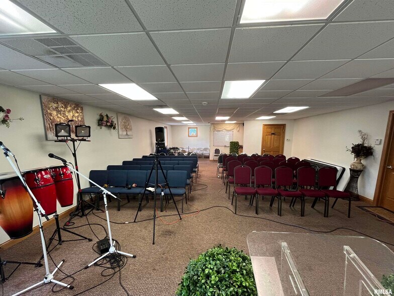 More Photos Of 3526 N California Ave, Peoria Office For Sale