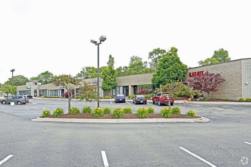 More Photos Of 32500-32522 Northwestern Hwy, Farmington Hills Unknown For Lease