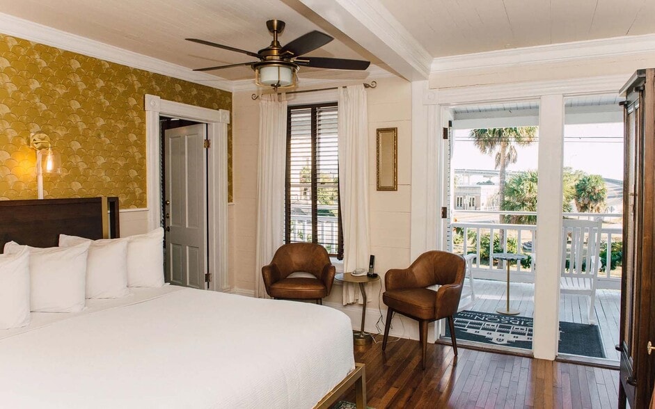 More Photos Of 51 Avenue C, Apalachicola Hotel For Sale