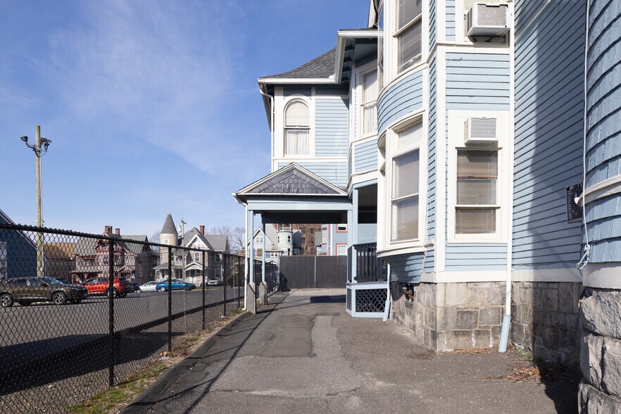 More Photos Of 59 Central Ave, Waterbury Office For Sale