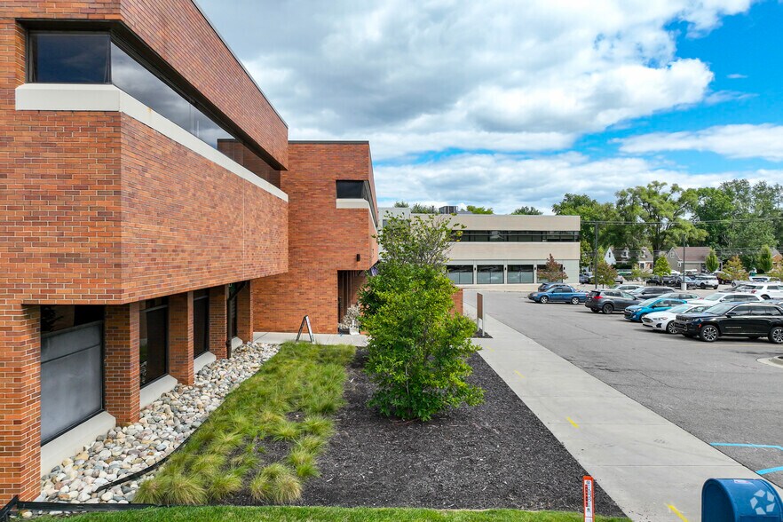 More Photos Of 23133 Orchard Lake Rd, Farmington Medical For Lease