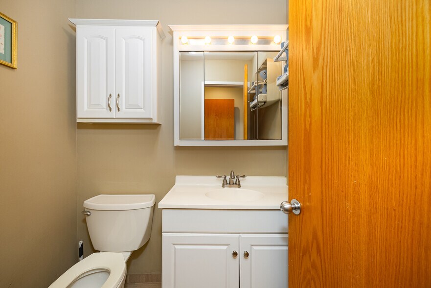 More Photos Of 9 Cannon St, Poughkeepsie Office For Sale