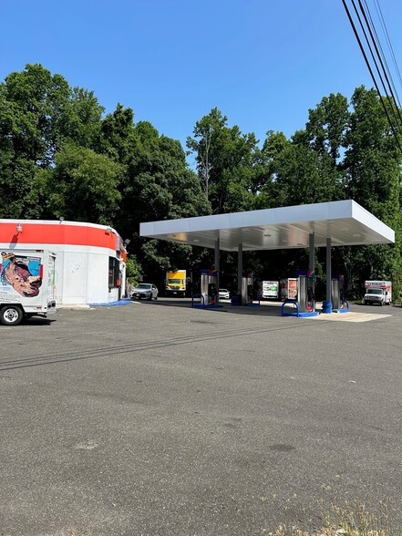 Primary Photo Of 4109 S Crain Hwy, Upper Marlboro Service Station For Sale