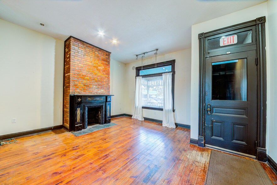 More Photos Of 5817 Ellsworth Ave, Pittsburgh Storefront Retail Office For Lease