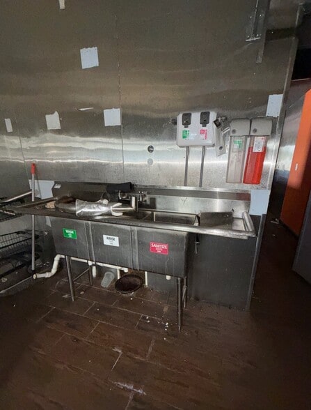More Photos Of 3266 Merrick Rd, Wantagh Restaurant For Lease