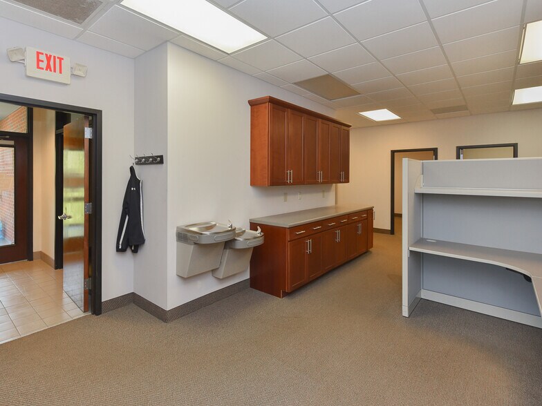 More Photos Of 5104 Western Blvd, Raleigh Office For Lease