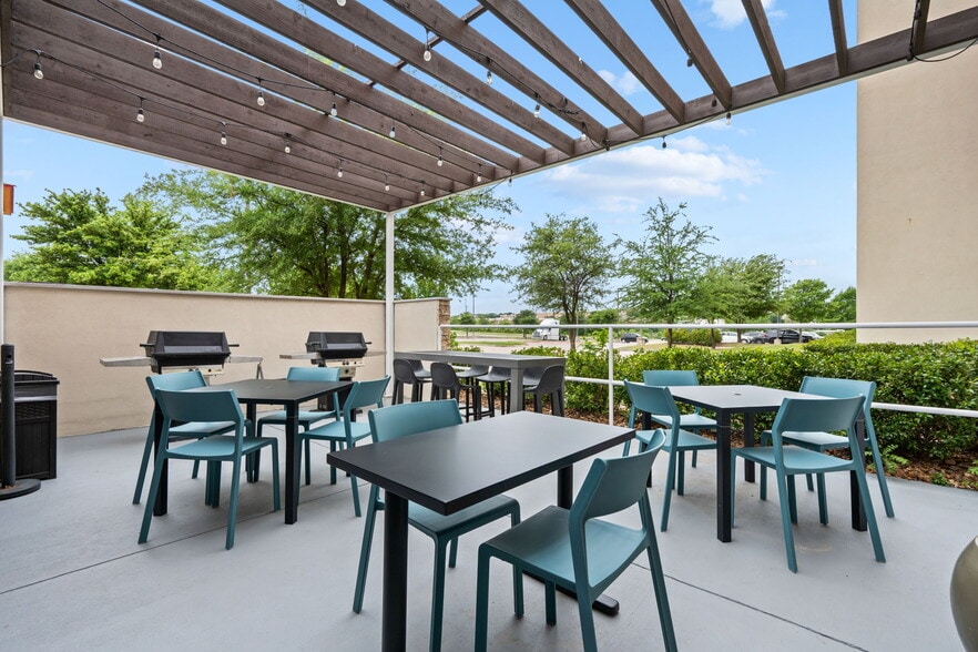 More Photos Of 5401 SW Loop 820, Fort Worth Hotel For Sale