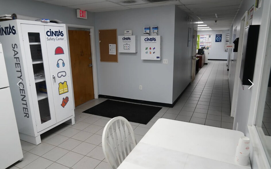 More Photos Of 290 Paint St, Rockledge Industrial For Lease