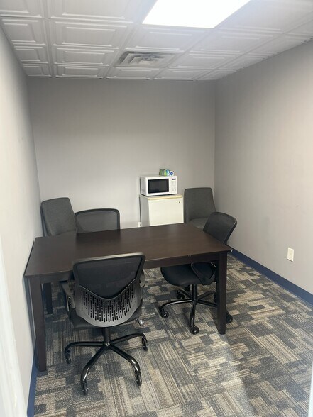 More Photos Of 40 Monument Sq, Urbana General Retail For Sale