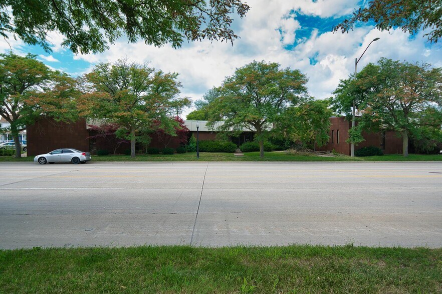 More Photos Of 3620 Biddle Ave, Wyandotte Medical For Sale