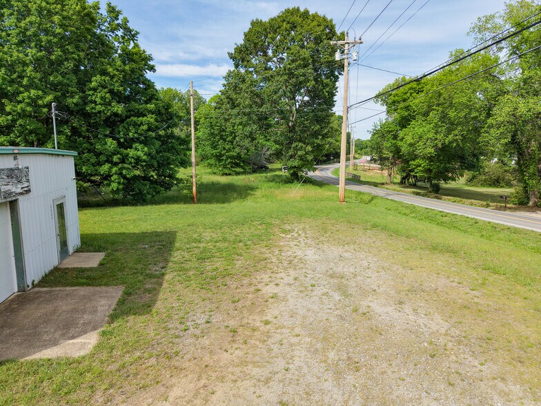More Photos Of 2815 TN-49 Hwy, Charlotte Auto Repair For Sale