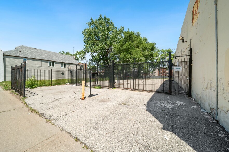 More Photos Of 6059 S Ashland Ave, Chicago Freestanding For Lease