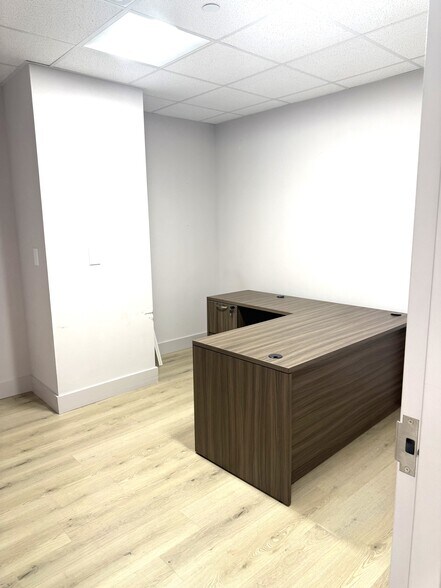 More Photos Of 601 N Federal Hwy, Hallandale Beach Office For Lease