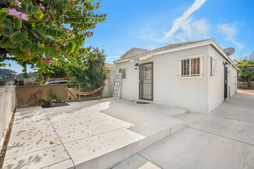 More Photos Of 2106 E 113th St, Los Angeles Multifamily For Sale