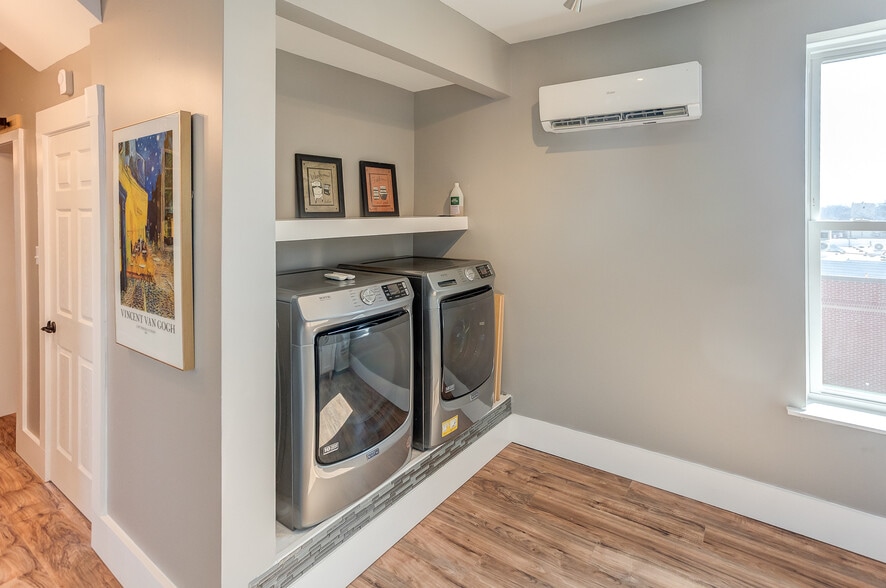 More Photos Of 205 S Illinois St, Belleville Office Residential For Sale