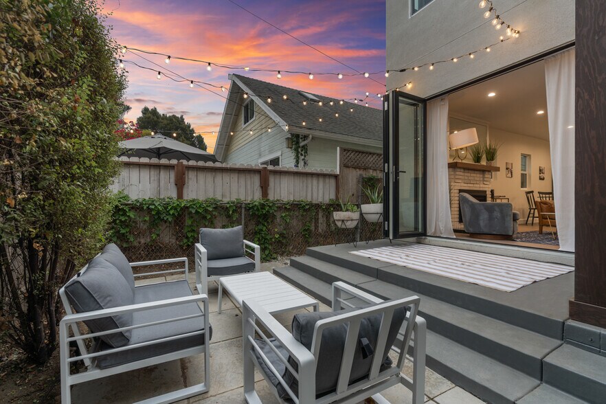 More Photos Of 705 6th Ave, Venice Apartments For Sale