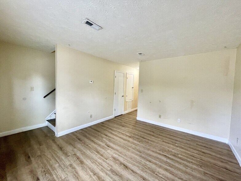 More Photos Of 5848 Aftonshire St, Fayetteville Apartments For Sale