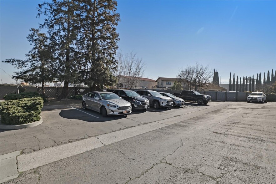 More Photos Of 2470 S Winchester Blvd, Campbell Office For Lease