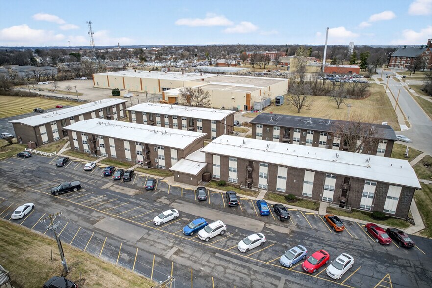 More Photos Of 1121 N College Dr, Maryville Apartments For Sale