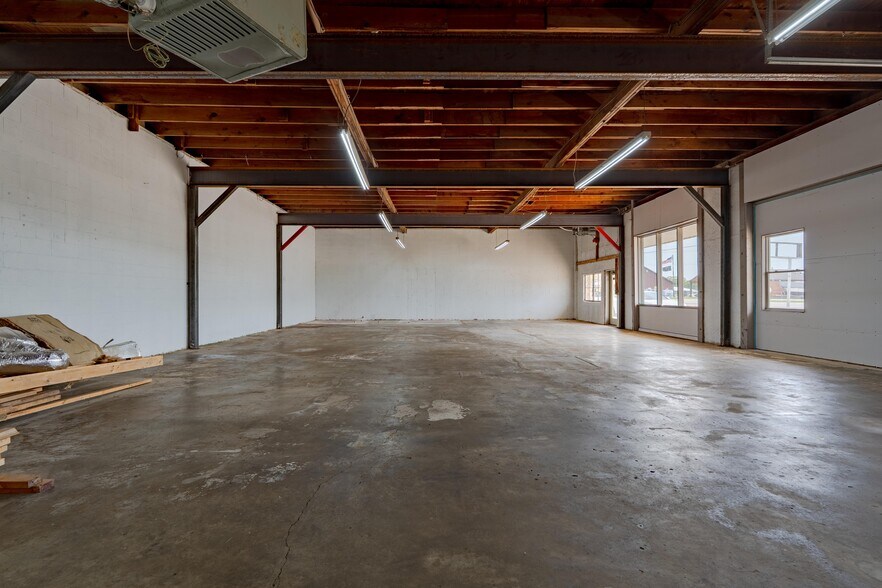 More Photos Of 422 State Highway 42, Osage Beach Storefront For Sale