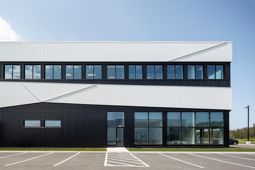 More Photos Of 1255 Rue du Blizzard, Québec Flex For Lease