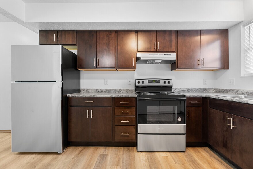 More Photos Of 652 Northgate Cir, Rochester Multifamily For Sale