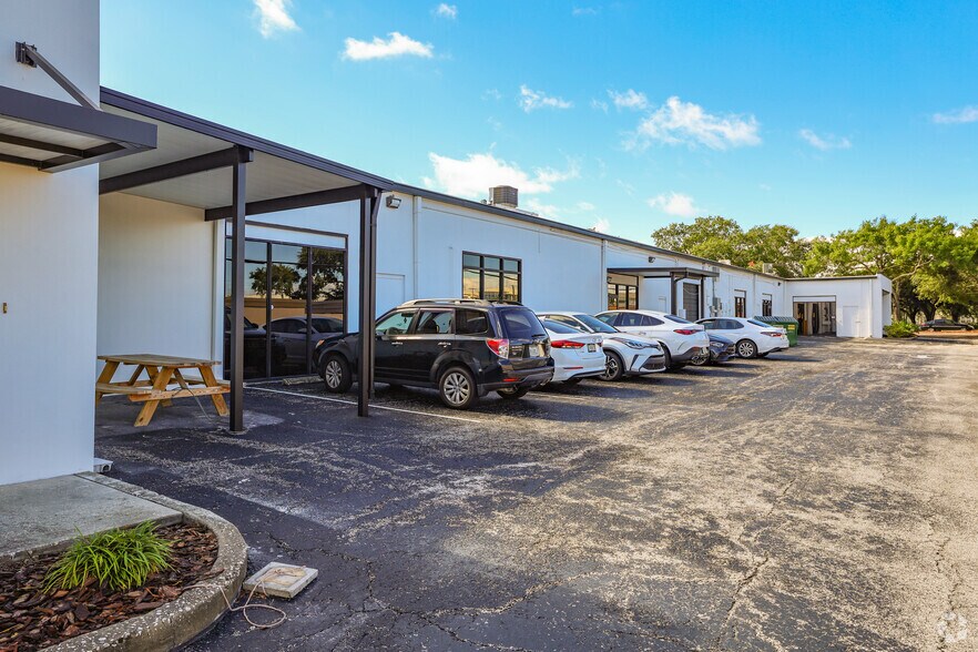More Photos Of 5402-5460 Beaumont Center Blvd, Tampa Unknown For Lease