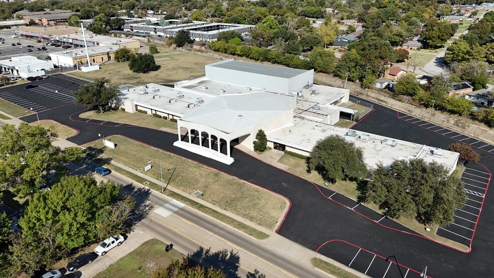 More Photos Of 6801 Meadowbrook Dr, Fort Worth Specialty For Sale