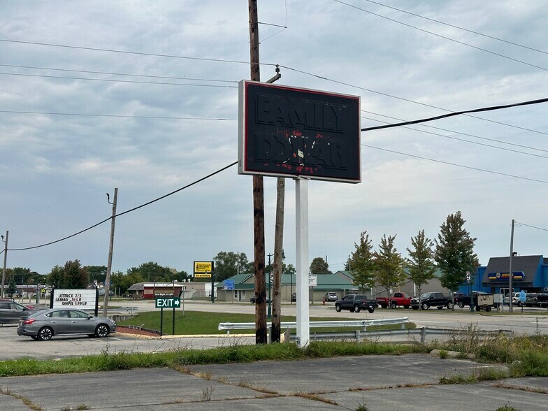 More Photos Of 3851-3859 N Huron Rd, Pinconning Freestanding For Lease