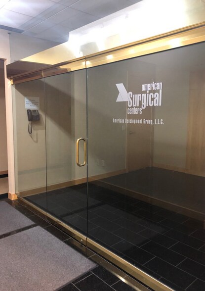 More Photos Of 27085-27087 Gratiot Ave, Roseville Office For Lease