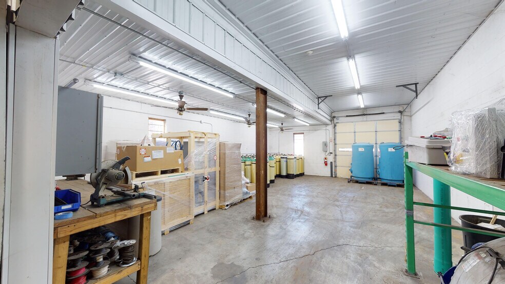 More Photos Of 1555 Commercial Blvd, Herculaneum Distribution For Lease