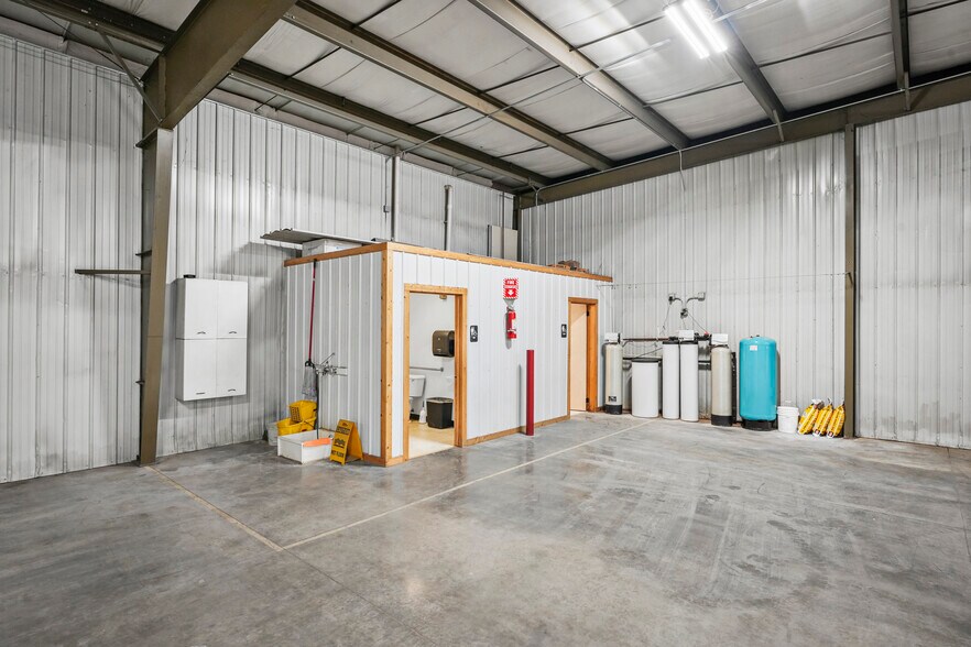 More Photos Of 4811 Curtis Rd, Dodgeville Warehouse For Sale