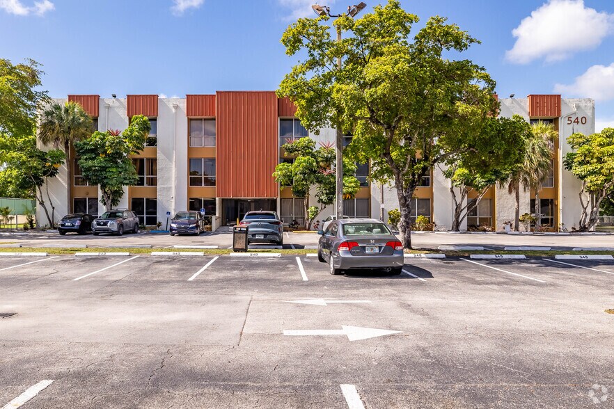 More Photos Of 540 NW 165th St, Miami Office For Lease