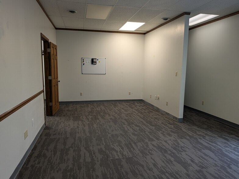 More Photos Of 6745 S Gray Rd, Indianapolis Office For Lease