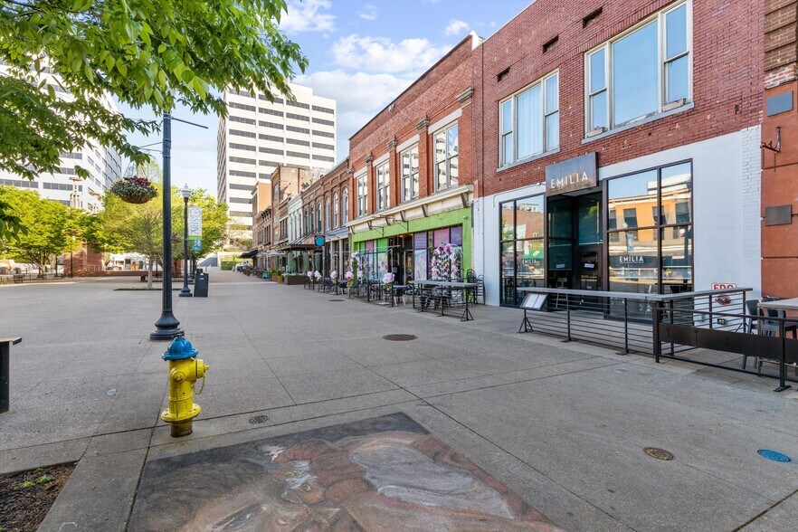 More Photos Of 16-20 Market Sq, Knoxville Apartments For Sale