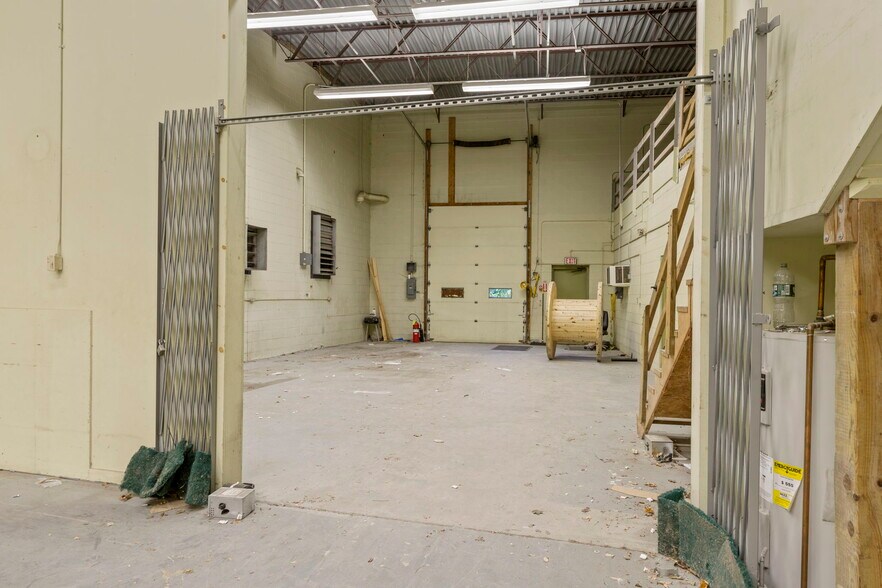More Photos Of 777-785 Main St, Lewiston Warehouse For Lease