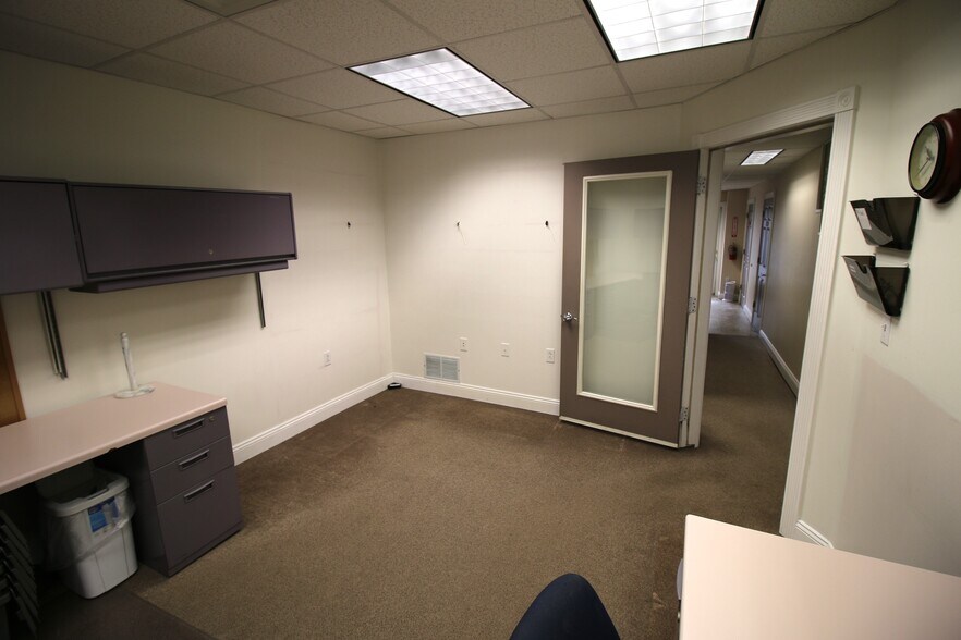 More Photos Of 100 W Union St, Kingston Office For Sale