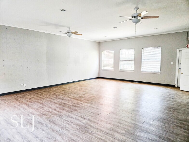 More Photos Of 2017 S Ervay St, Dallas Restaurant For Lease