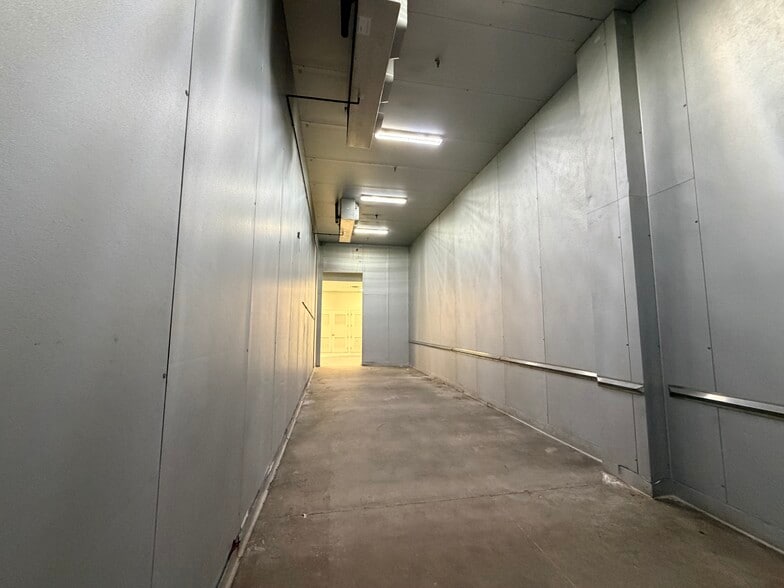 More Photos Of 3975 Landmark St, Culver City Warehouse For Lease